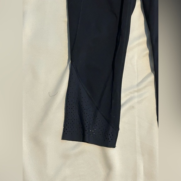 Lululemon Anew Crop (21") Leggings in Black - Size 6 - Picture 5 of 8